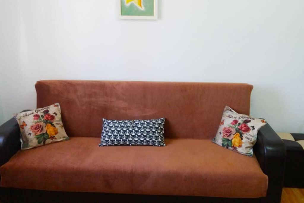 Aldine Comfort : Entire Apartment With 2 Bedrooms 시비우 외부 사진